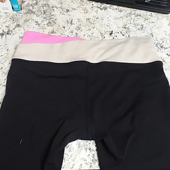 Lululemon floral print on solid black leggings - Picture 2 of 8